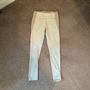 Outdoor voices Springs 7/8 Legging in Linen/Vanilla/Sugar.
